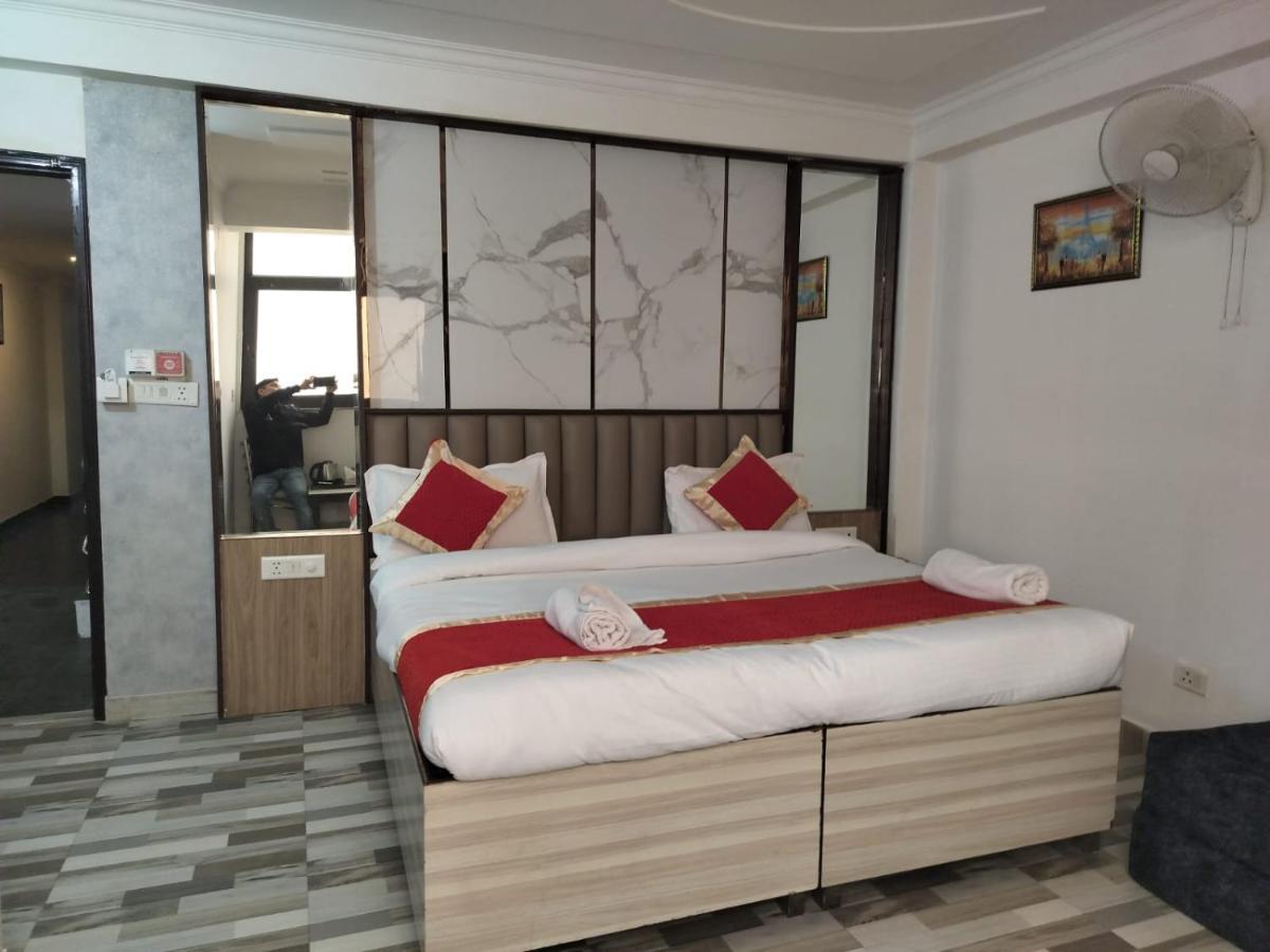 Hotel Clink New Delhi Airport Eksteriør billede