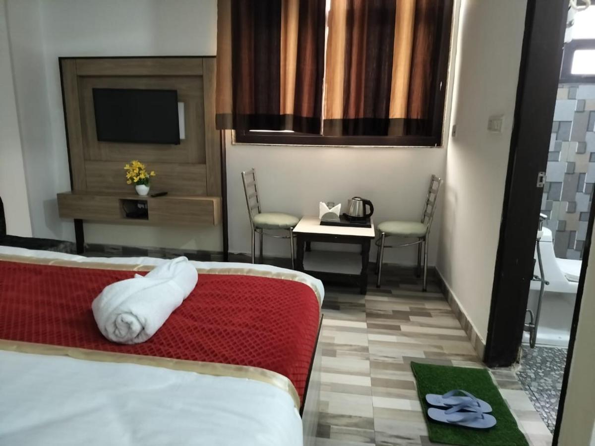Hotel Clink New Delhi Airport Eksteriør billede