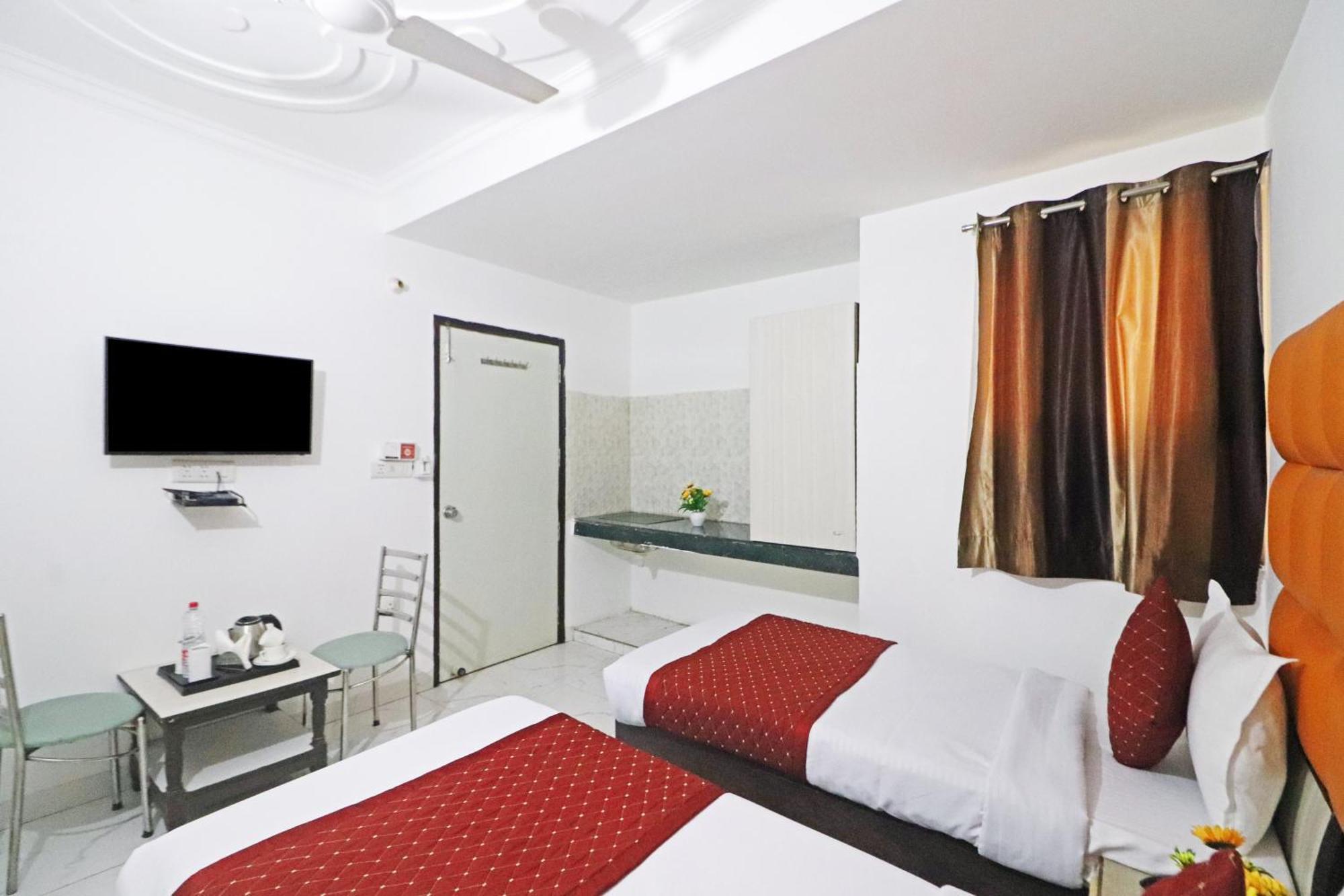 Hotel Clink New Delhi Airport Eksteriør billede
