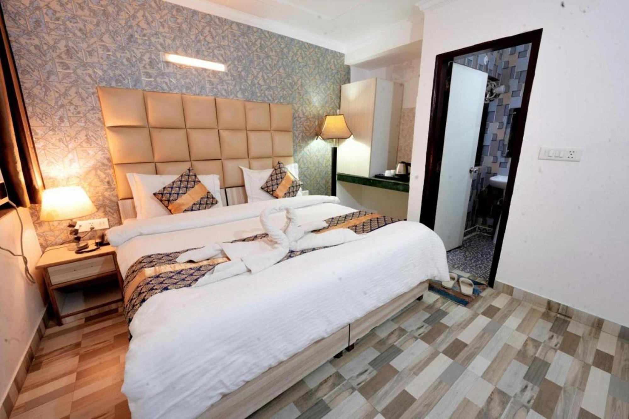 Hotel Clink New Delhi Airport Eksteriør billede