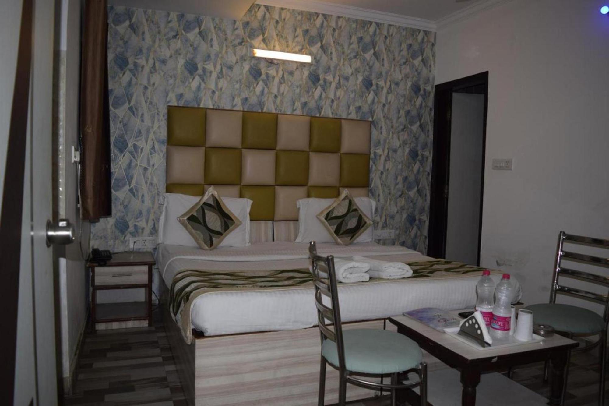 Hotel Clink New Delhi Airport Eksteriør billede