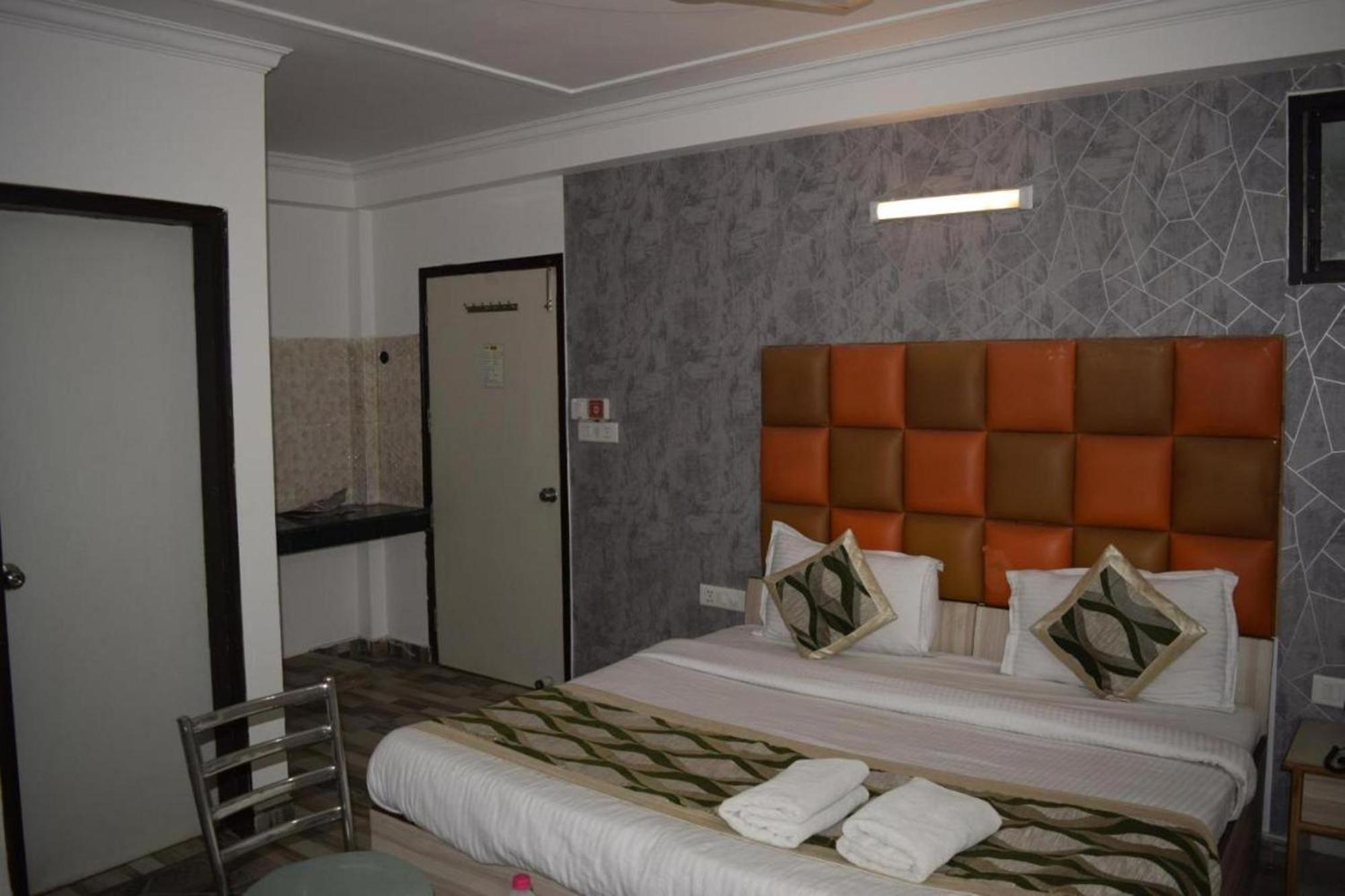 Hotel Clink New Delhi Airport Eksteriør billede