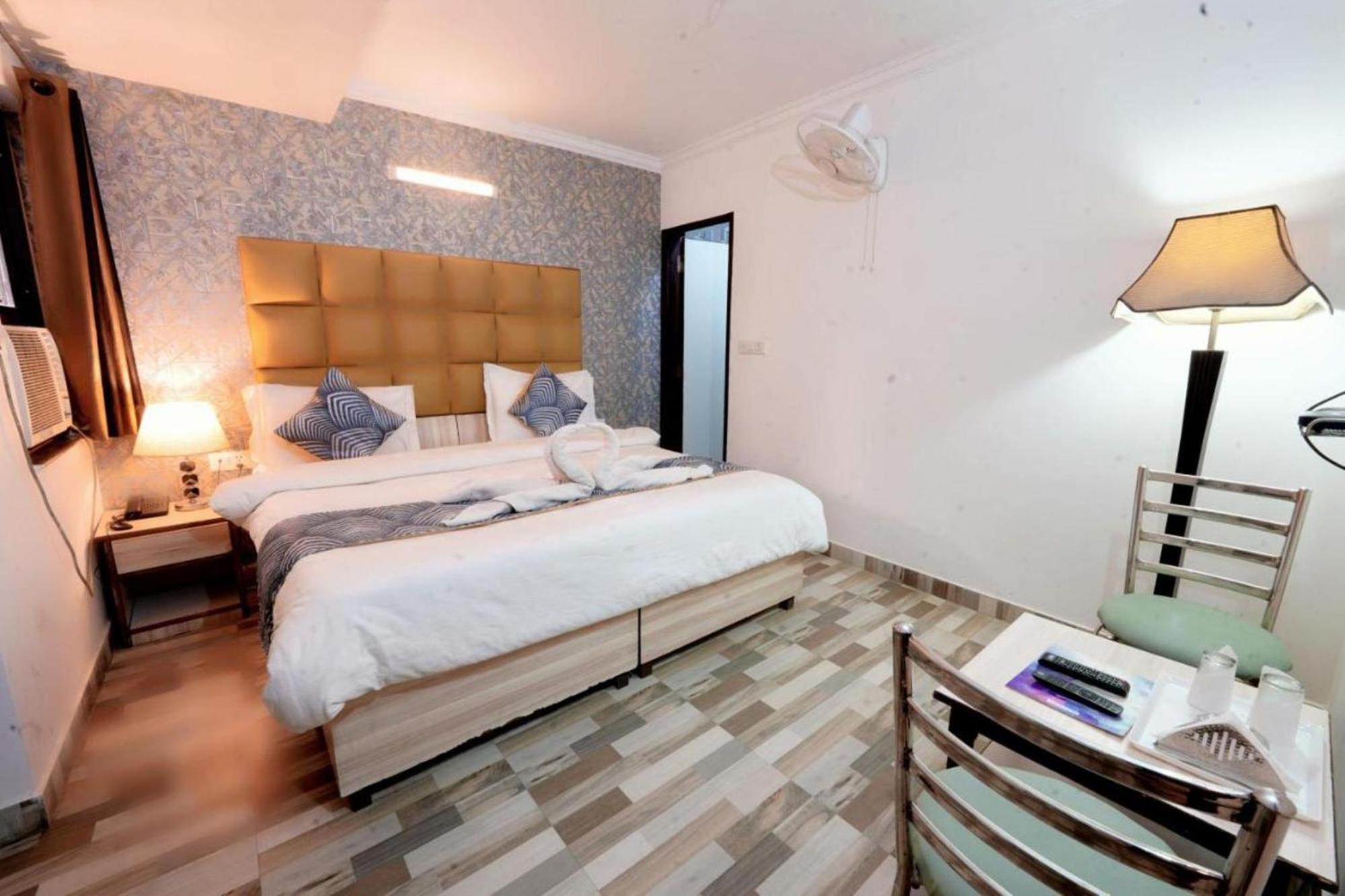 Hotel Clink New Delhi Airport Eksteriør billede