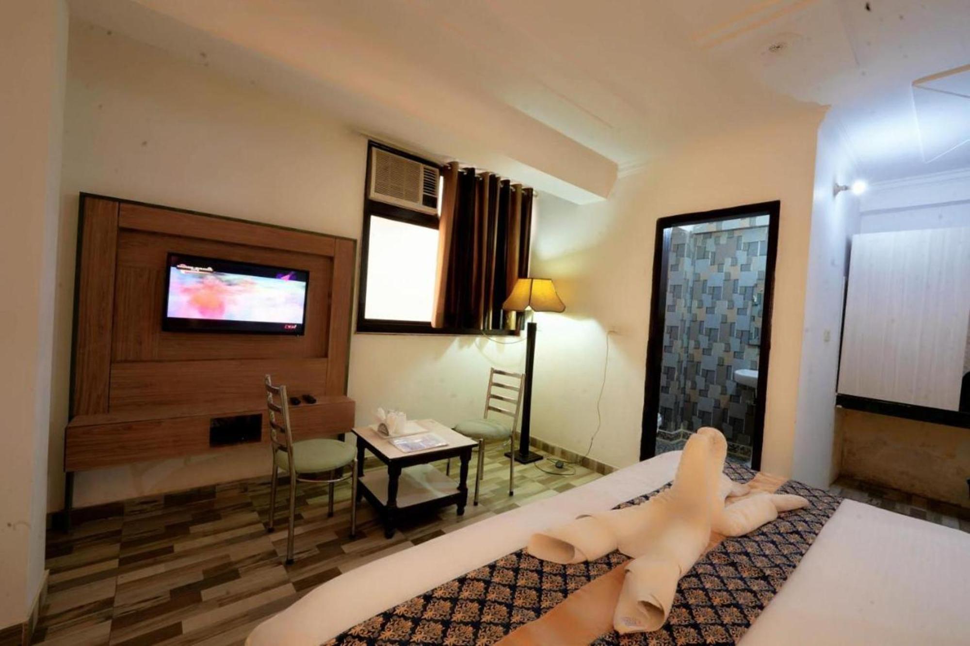Hotel Clink New Delhi Airport Eksteriør billede