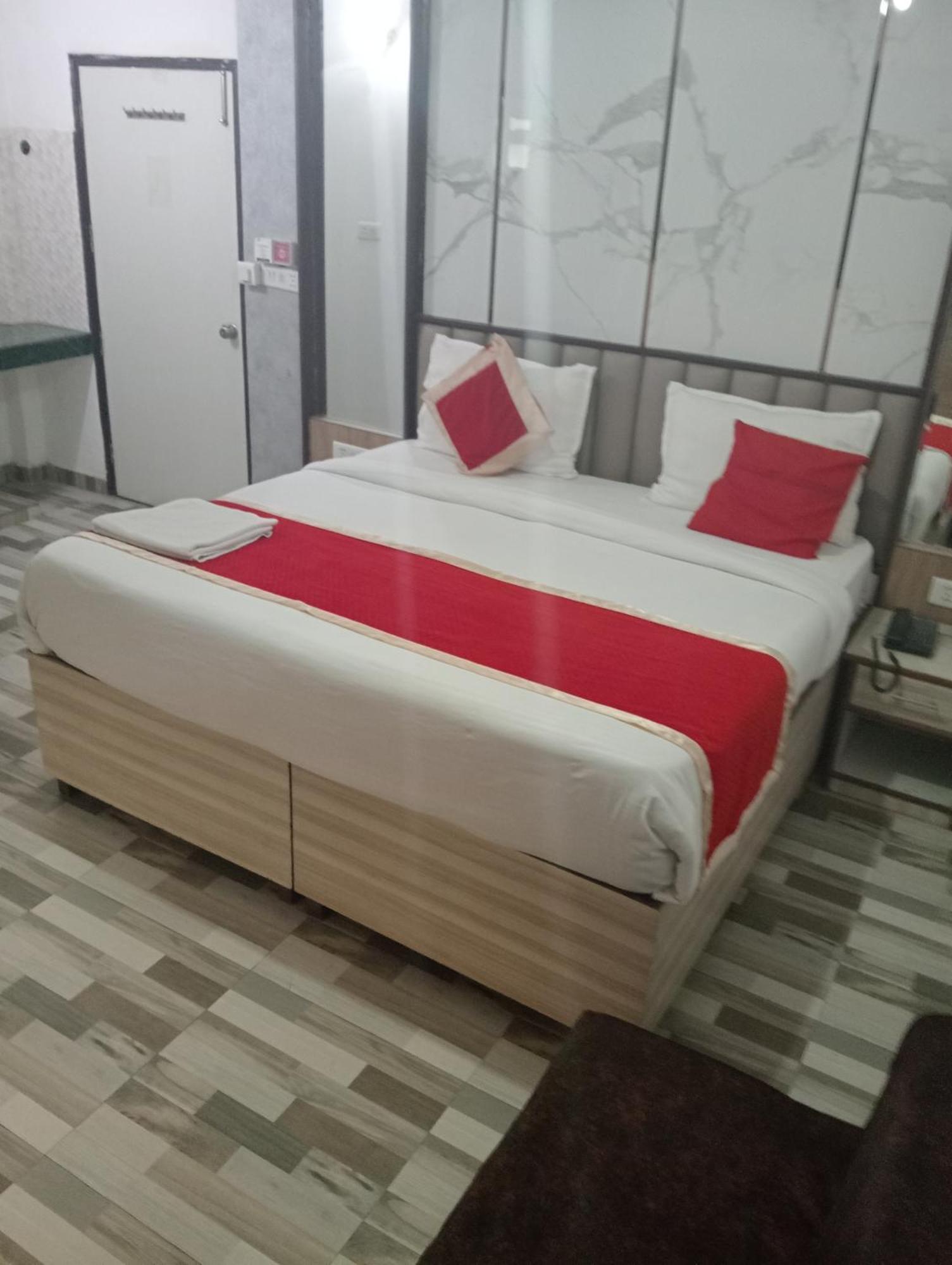 Hotel Clink New Delhi Airport Eksteriør billede