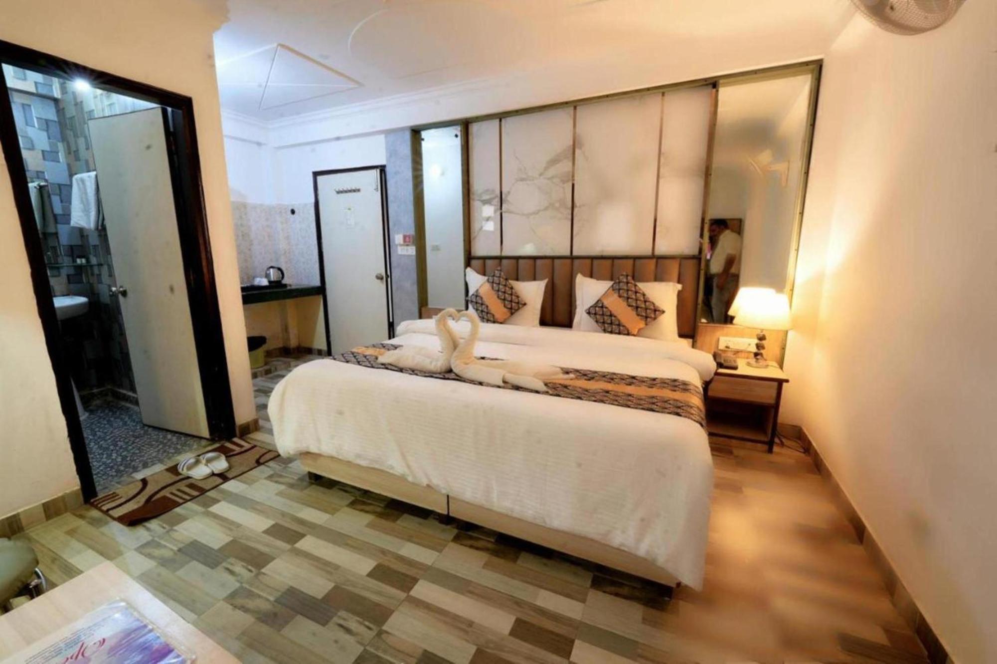 Hotel Clink New Delhi Airport Eksteriør billede