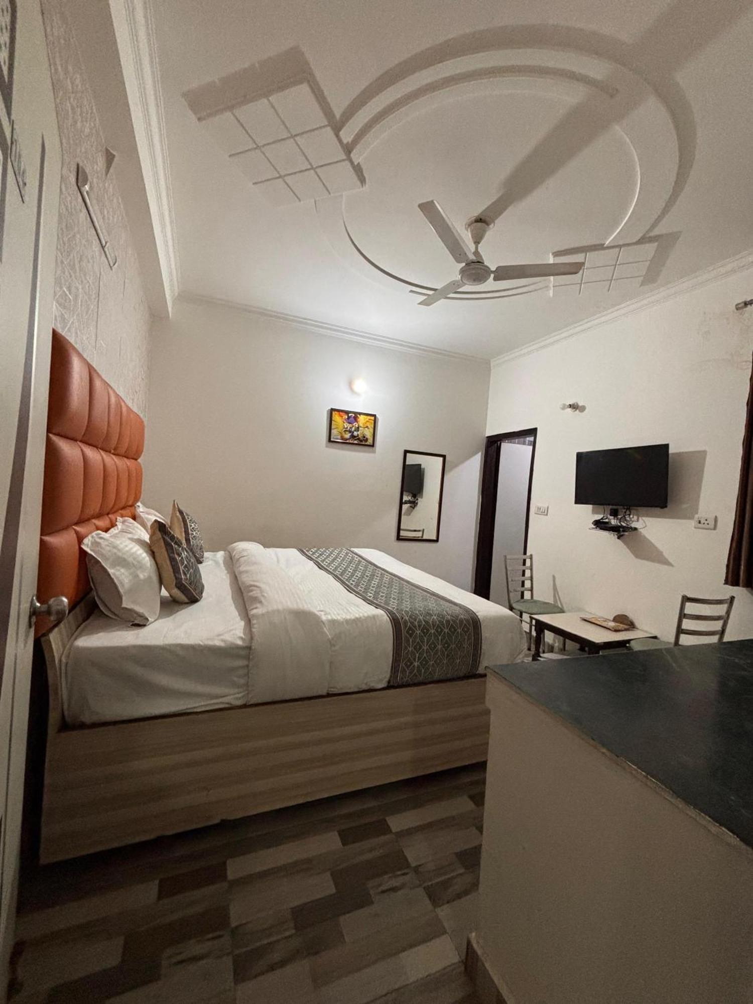 Hotel Clink New Delhi Airport Eksteriør billede